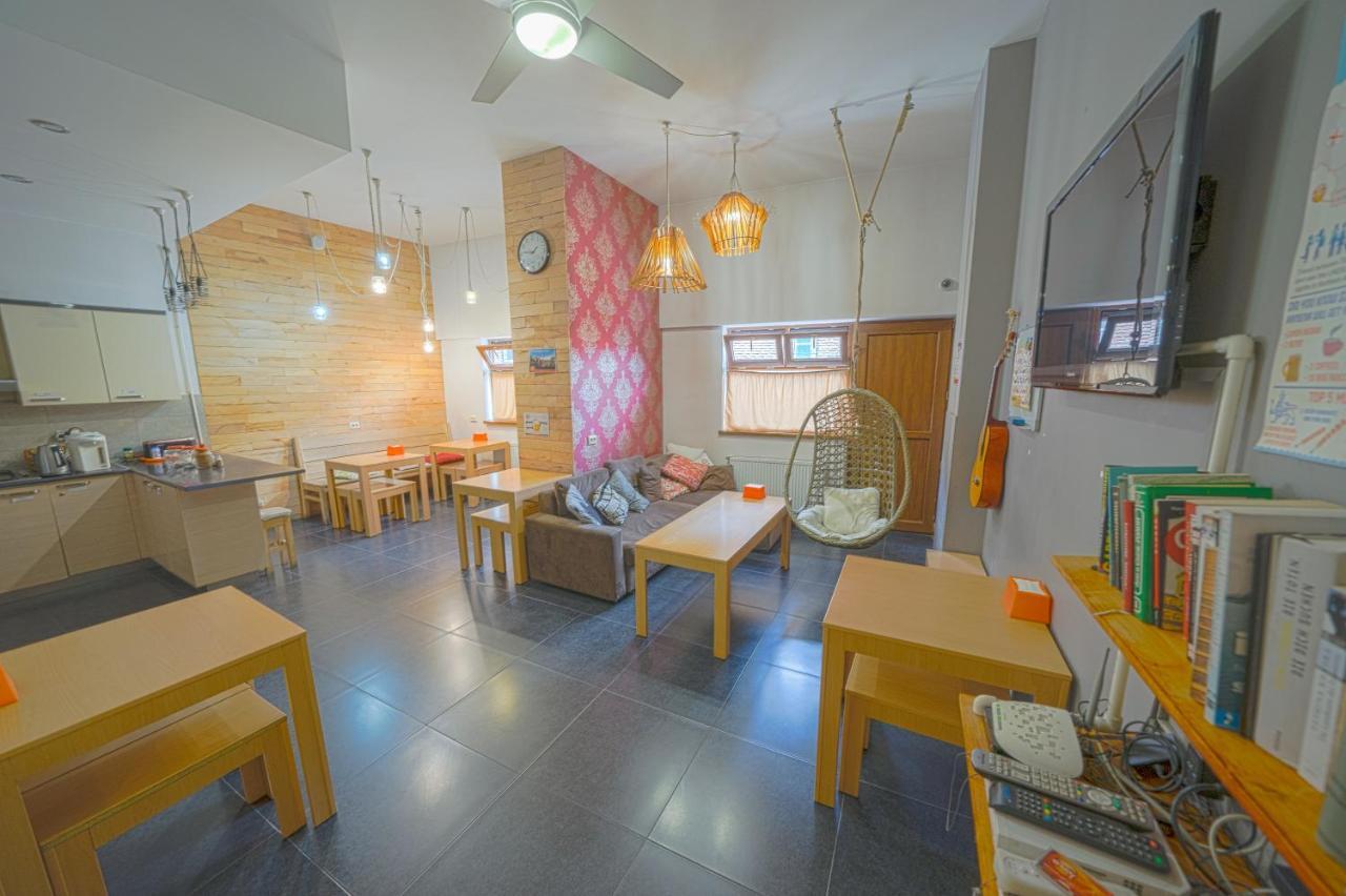 Envoy Hostel And Tours Tbilisi Exterior photo